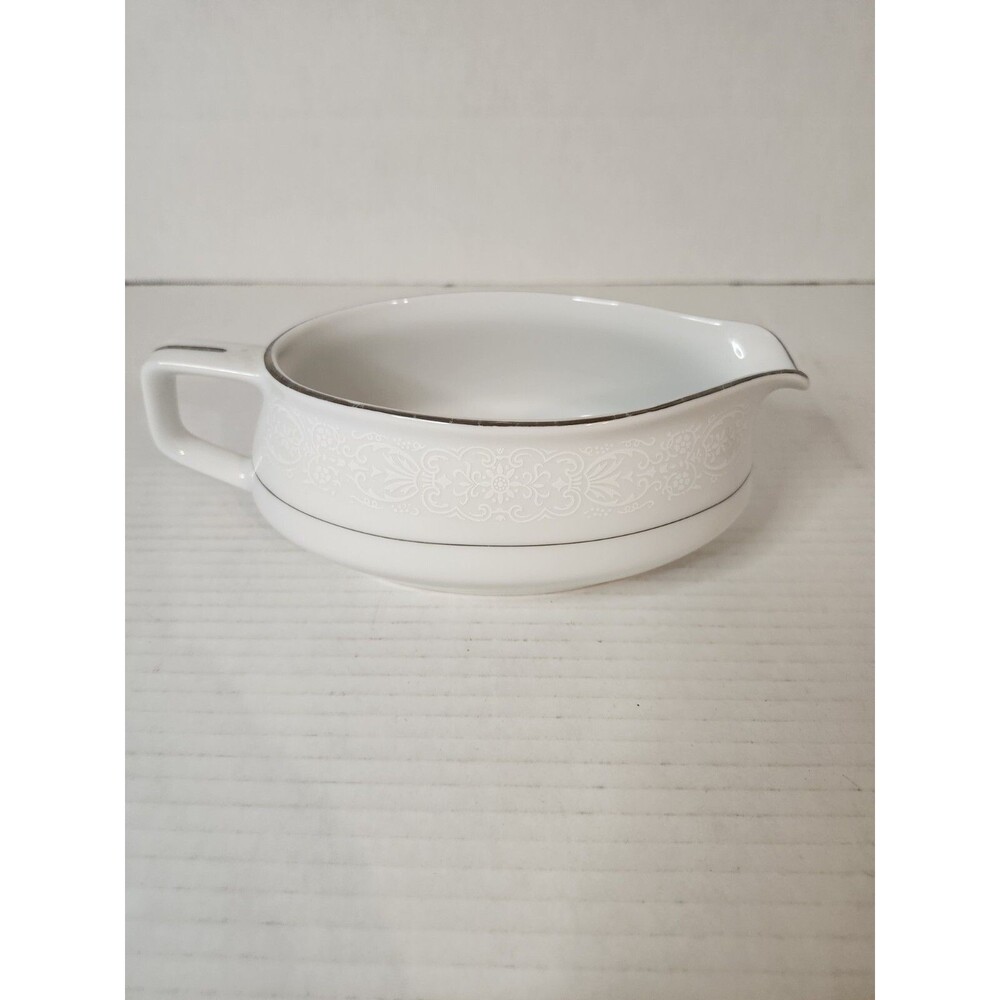 Brentwood fine China Gravy Boat White With Gold Trim Made In Japan